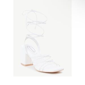 New in box Scoop White Shoes